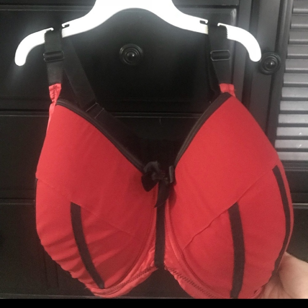 Red and black bra size 40K